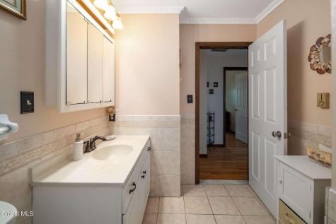 18 Fairway Lane Schenectady NY 12304
