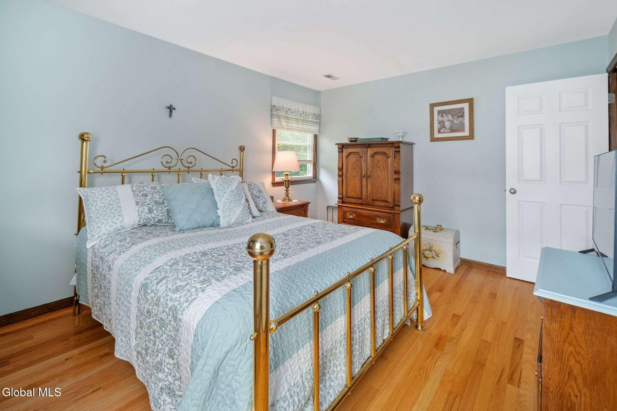 18 Fairway Lane Schenectady NY 12304