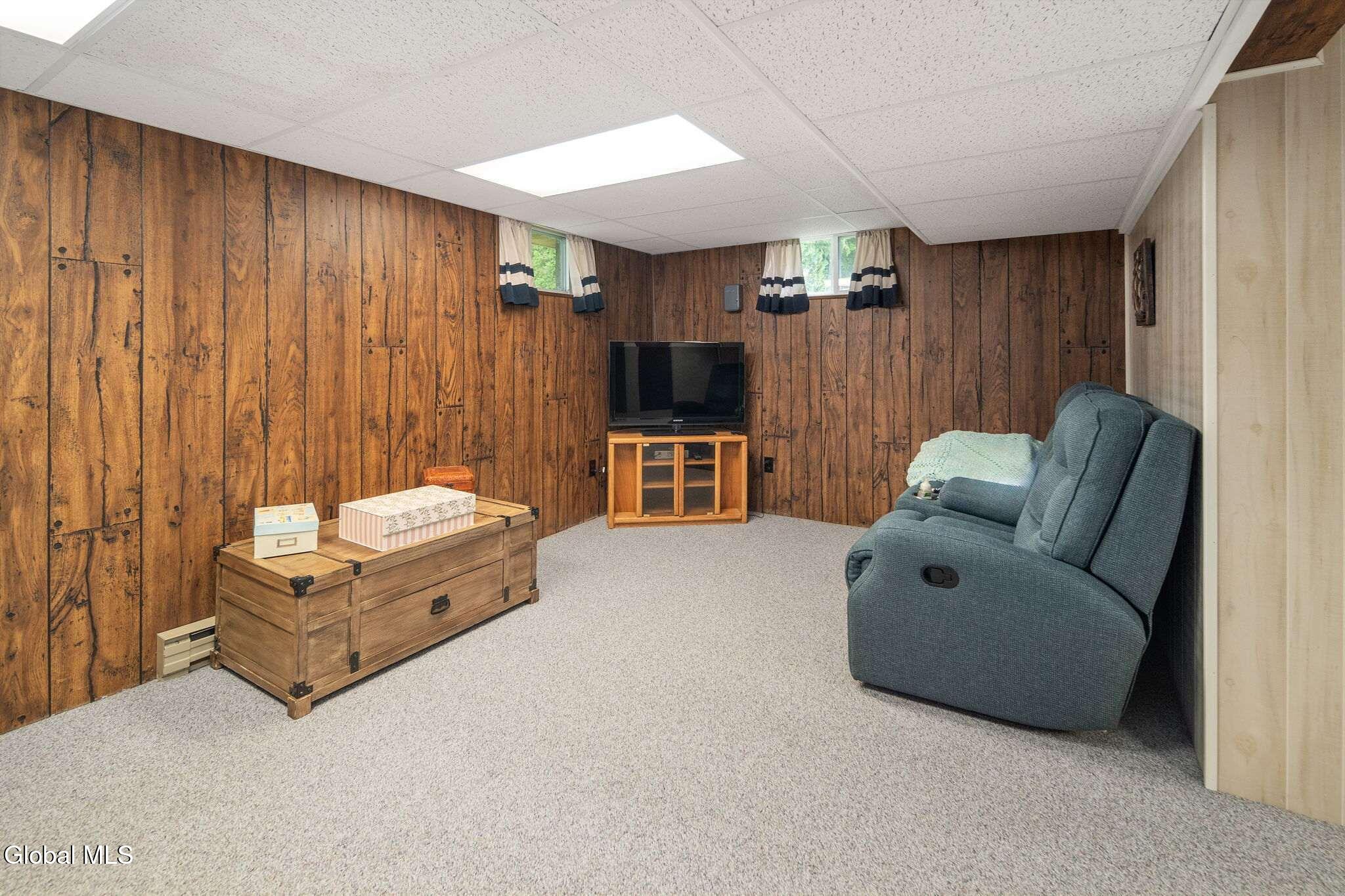 18 Fairway Lane Schenectady NY 12304