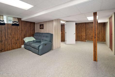 18 Fairway Lane Schenectady NY 12304