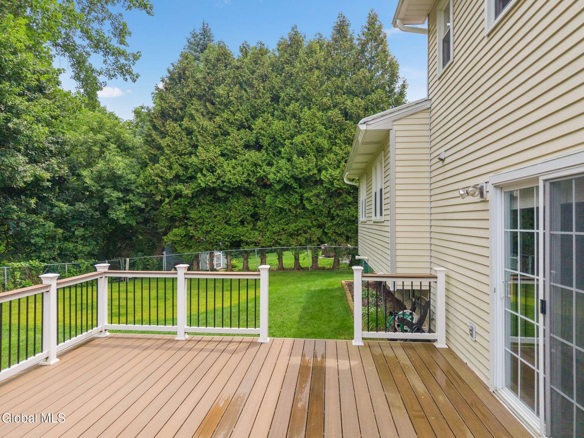 18 Fairway Lane Schenectady NY 12304