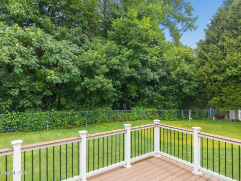 18 Fairway Lane Schenectady NY 12304