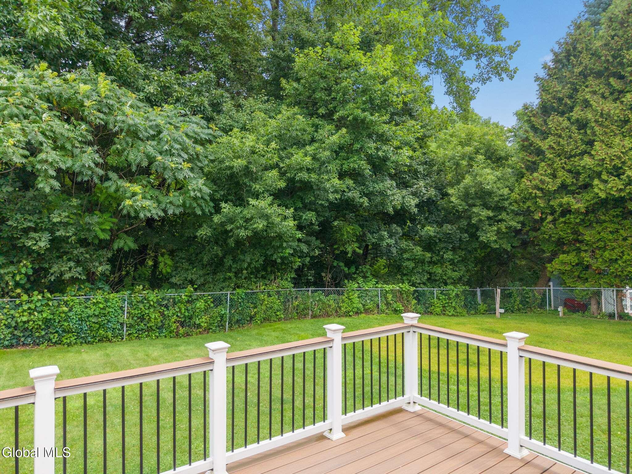 18 Fairway Lane Schenectady NY 12304