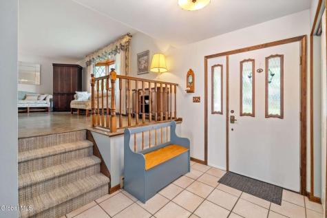 18 Fairway Lane Schenectady NY 12304