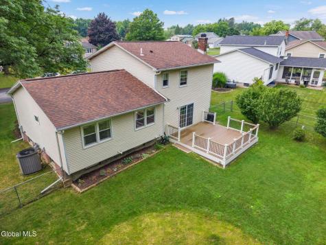 18 Fairway Lane Schenectady NY 12304