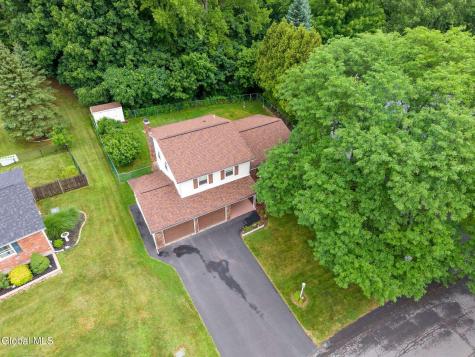 18 Fairway Lane Schenectady NY 12304
