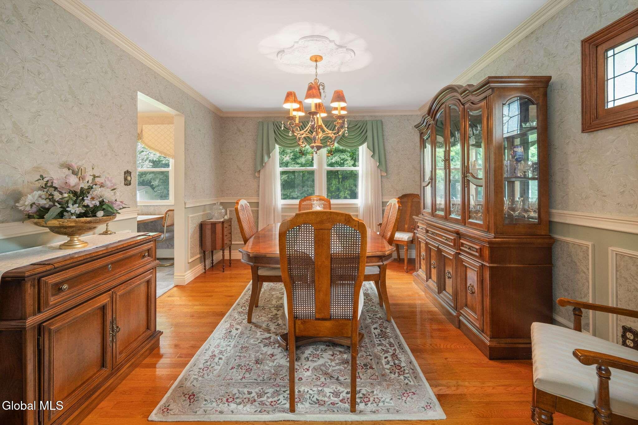 18 Fairway Lane Schenectady NY 12304