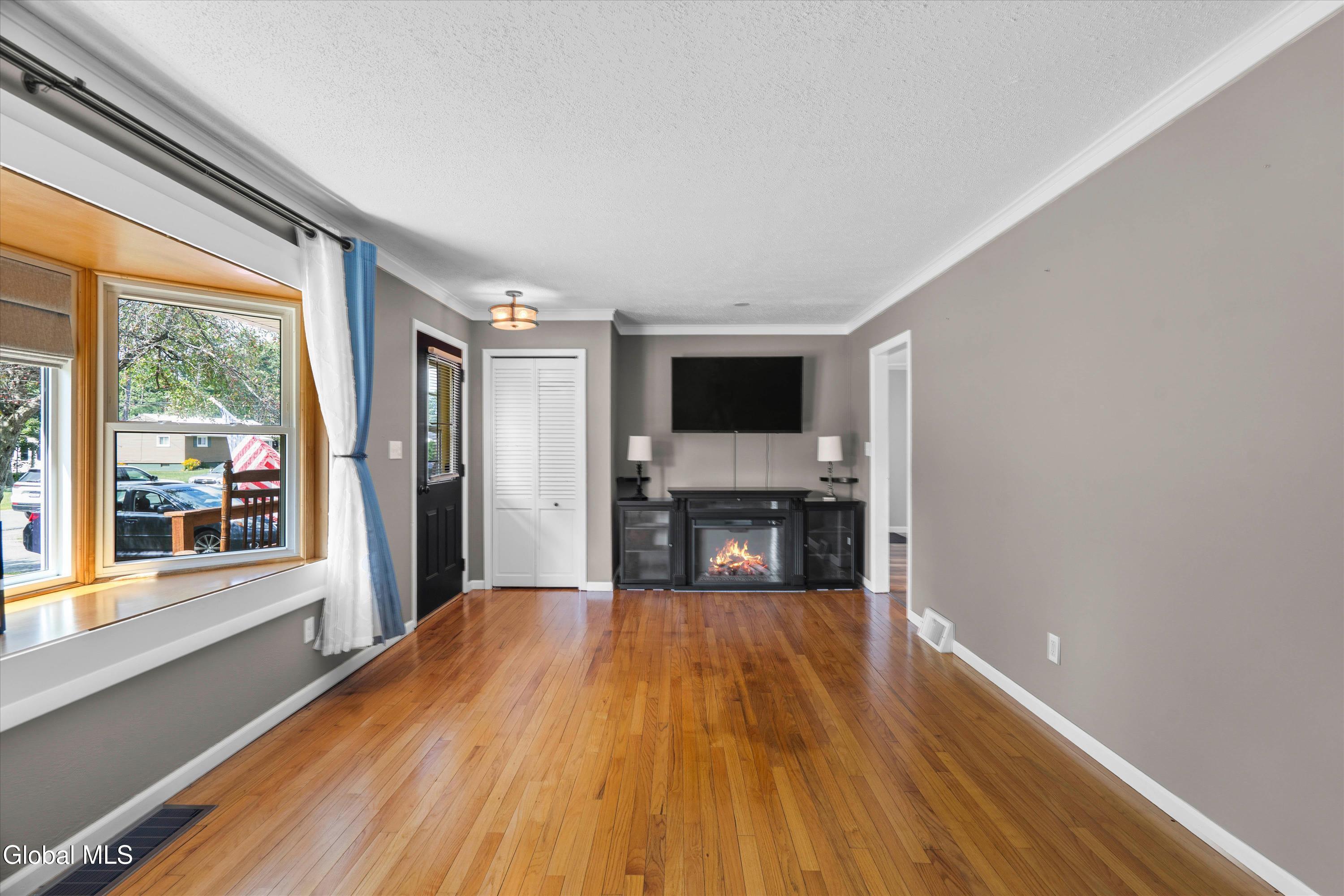 12 Pinewood Road Queensbury NY 12804