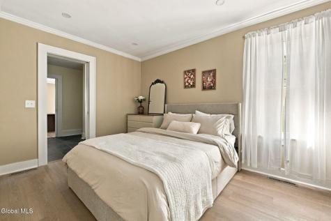 835 Pinewood Avenue Schenectady NY 12309