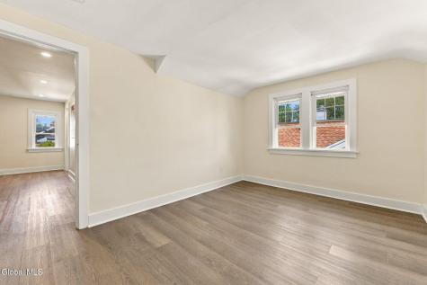 835 Pinewood Avenue Schenectady NY 12309