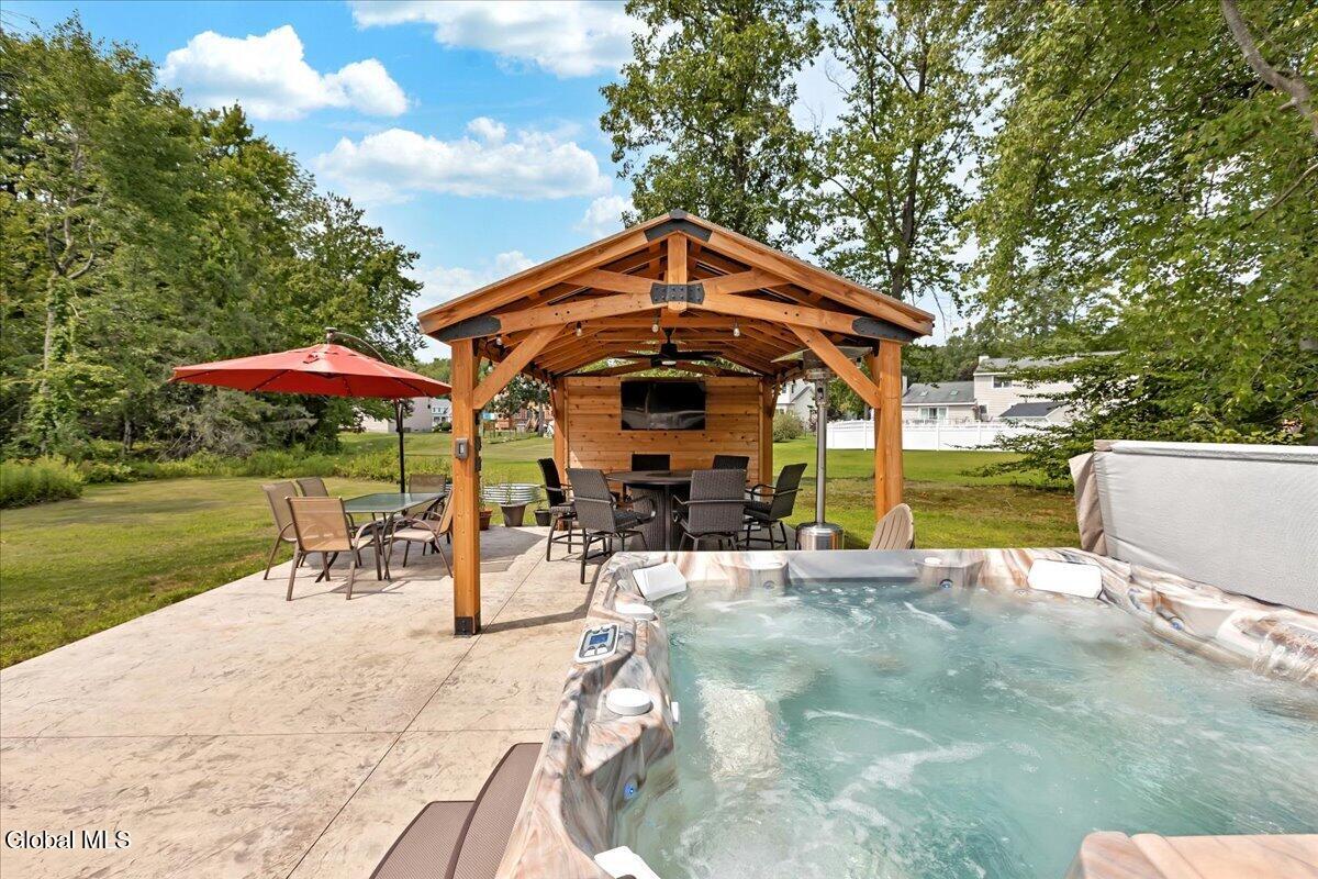 17 Bittersweet Lane Clifton Park NY 12065