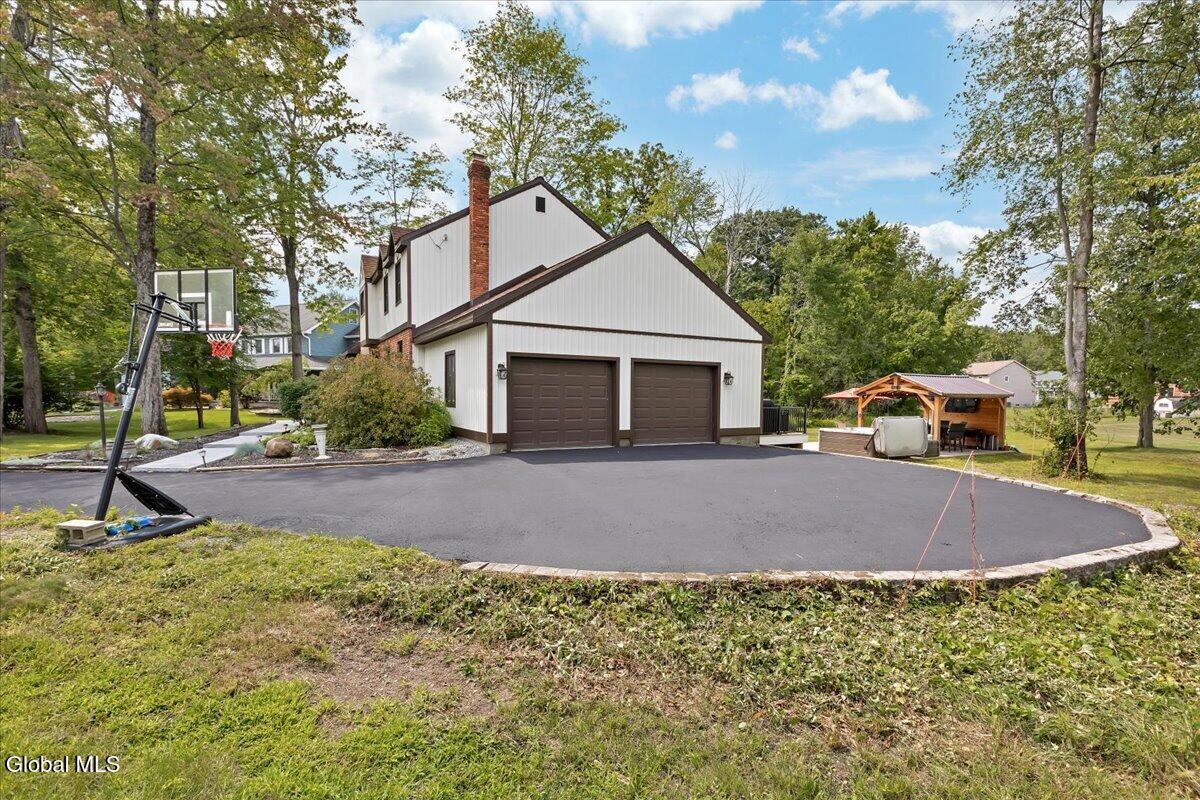 17 Bittersweet Lane Clifton Park NY 12065