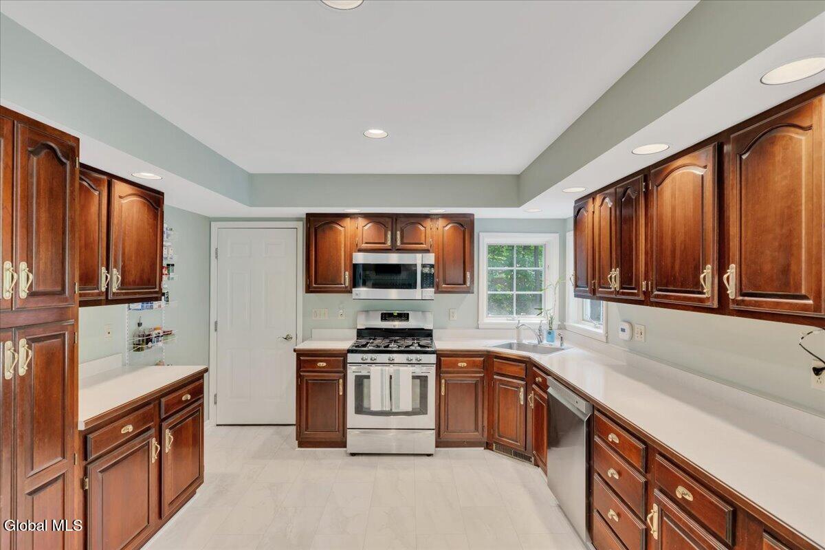 33 Longkill Road Ballston Lake NY 12019