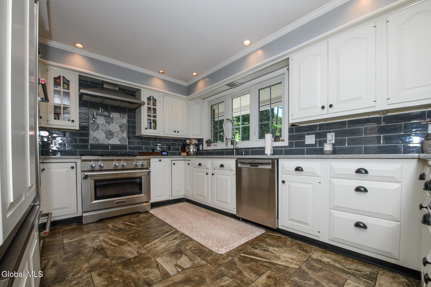 3275 E Lydius Street Guilderland NY 12303