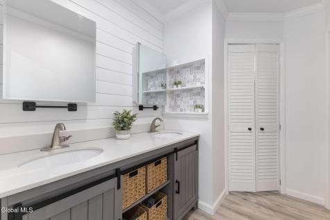 247 Pinewood Drive Schenectady NY 12303