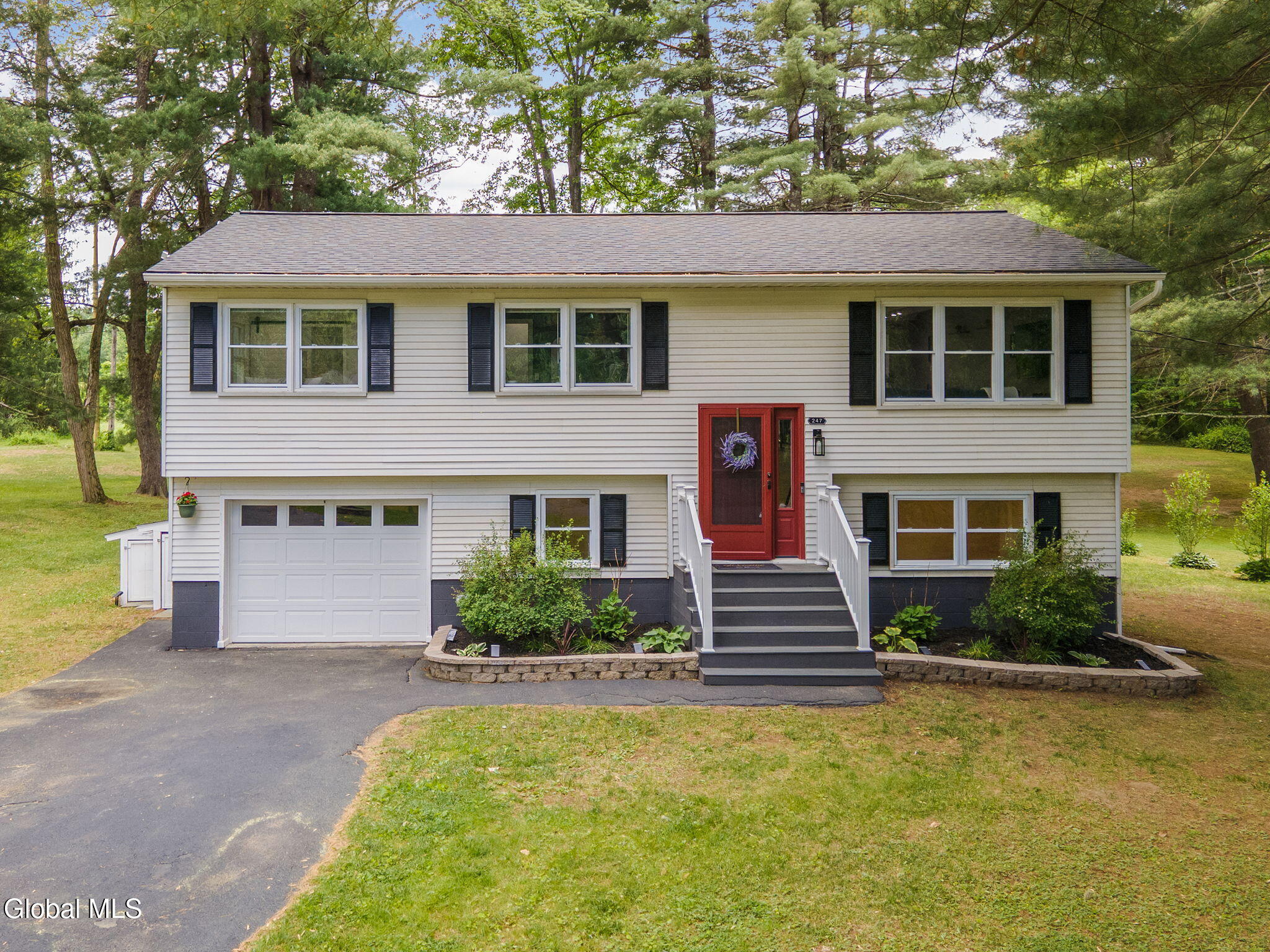247 Pinewood Drive Schenectady NY 12303