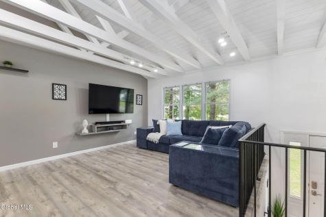 247 Pinewood Drive Schenectady NY 12303