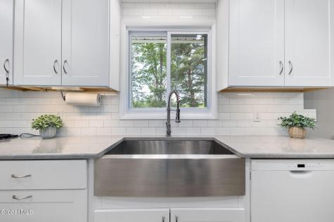 247 Pinewood Drive Schenectady NY 12303