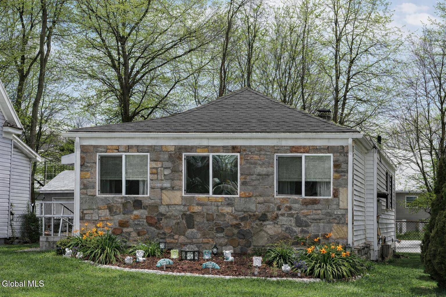 2427 3rd Avenue Schenectady NY 12303