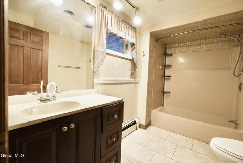 2527 Barton Avenue Rotterdam NY 12306