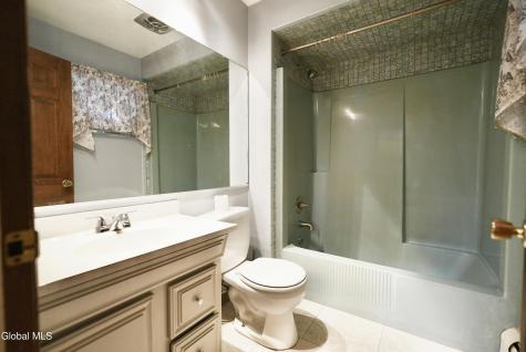 2527 Barton Avenue Rotterdam NY 12306