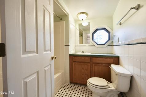 2527 Barton Avenue Rotterdam NY 12306