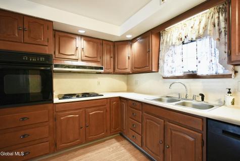 2527 Barton Avenue Rotterdam NY 12306