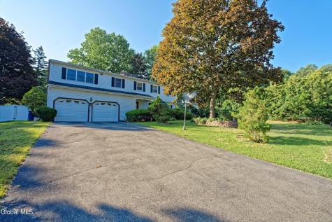 12 Lynnwood Drive Loudonville NY 12211