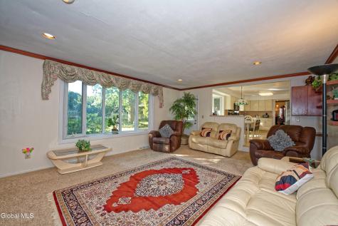 12 Lynnwood Drive Loudonville NY 12211