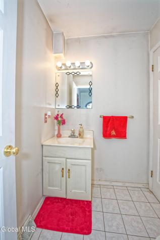 12 Lynnwood Drive Loudonville NY 12211