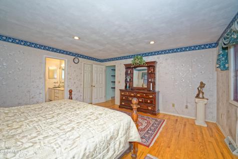 12 Lynnwood Drive Loudonville NY 12211