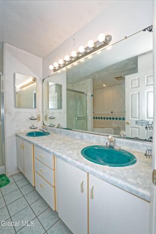 12 Lynnwood Drive Loudonville NY 12211