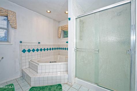 12 Lynnwood Drive Loudonville NY 12211