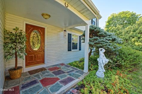 12 Lynnwood Drive Loudonville NY 12211