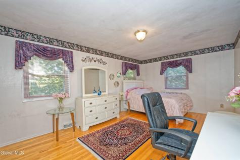 12 Lynnwood Drive Loudonville NY 12211