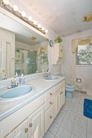 12 Lynnwood Drive Loudonville NY 12211