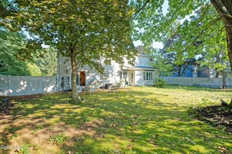 12 Lynnwood Drive Loudonville NY 12211