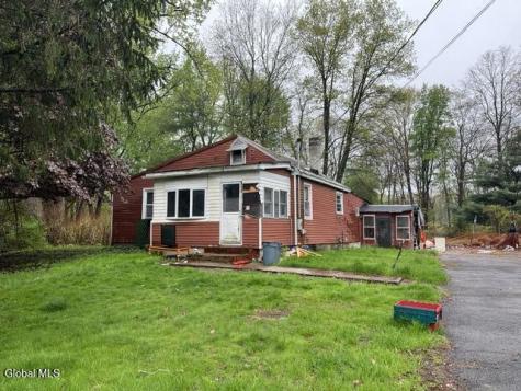 1072 Climax Avenue Schenectady NY 12304