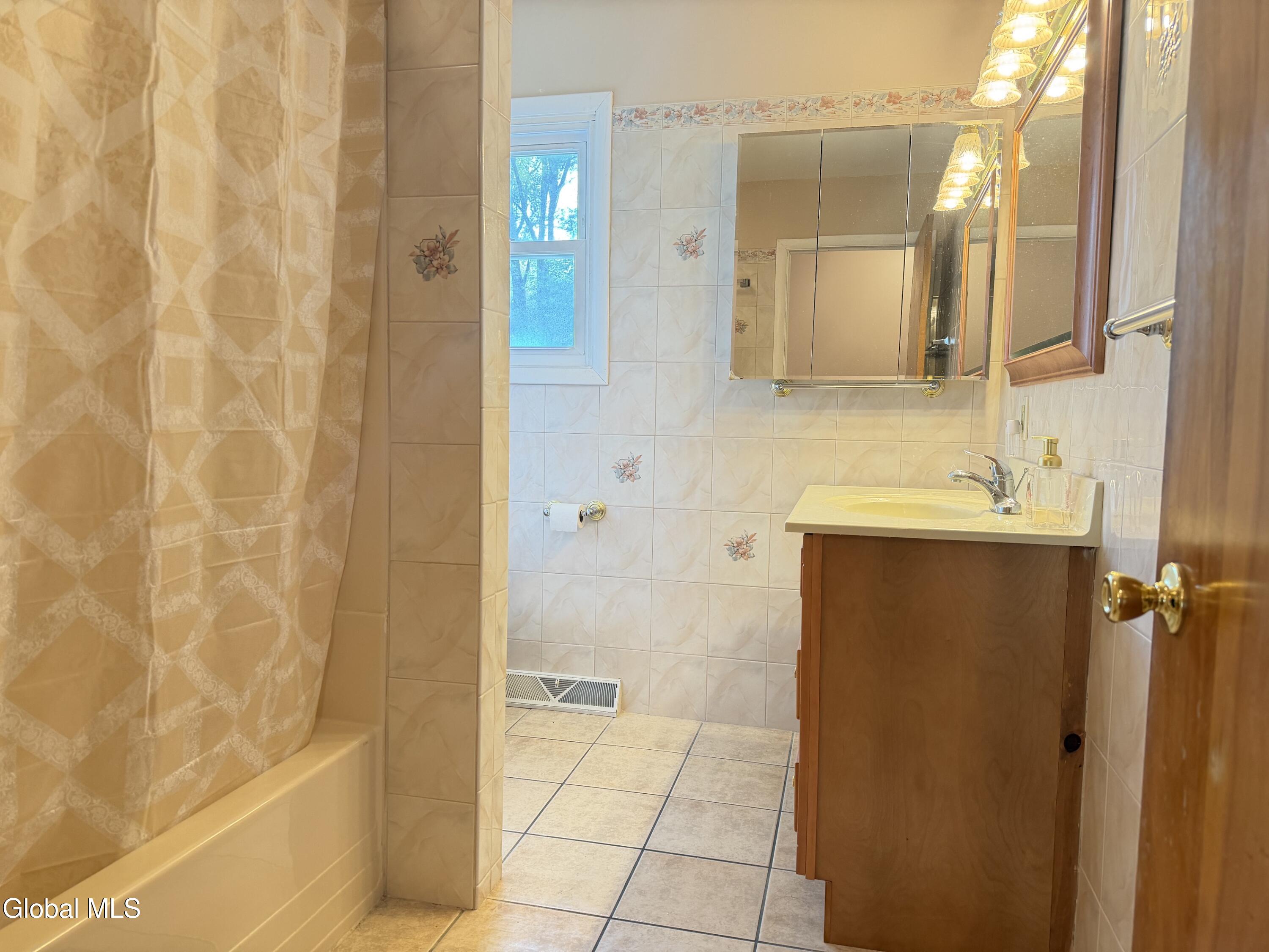 4 Nicholas Drive Albany NY 12205