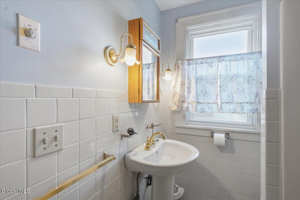 2 Sampson Avenue Troy NY 12180