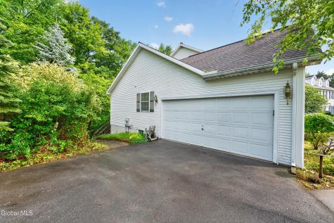 1131 Clute Crest Lane Niskayuna NY 12309