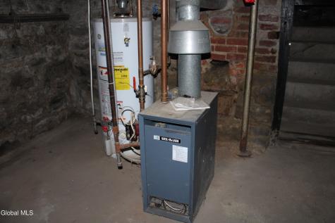 27 Trinity Place Amsterdam NY 12010