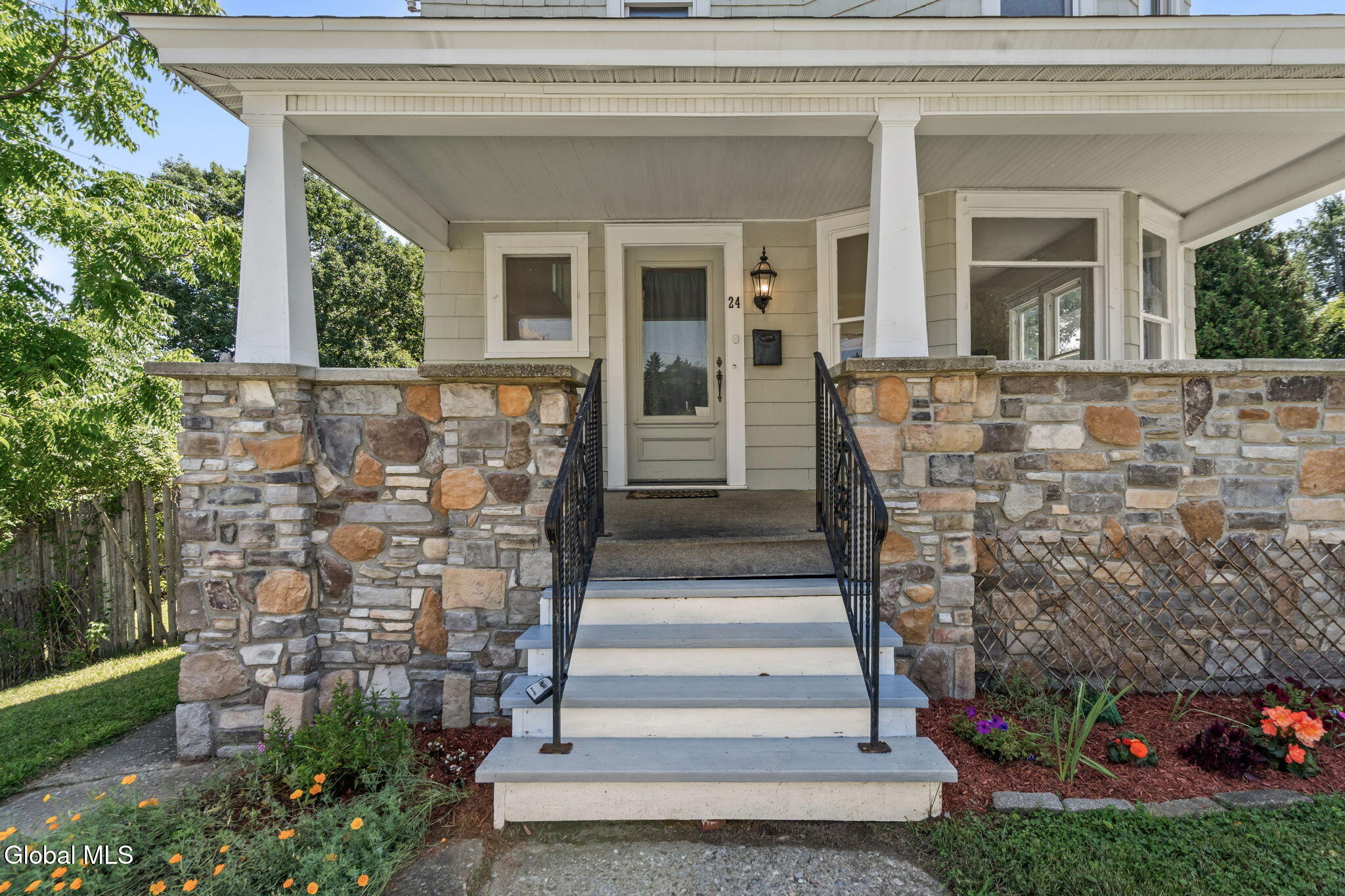 24 Halcyon Street Scotia NY 12302