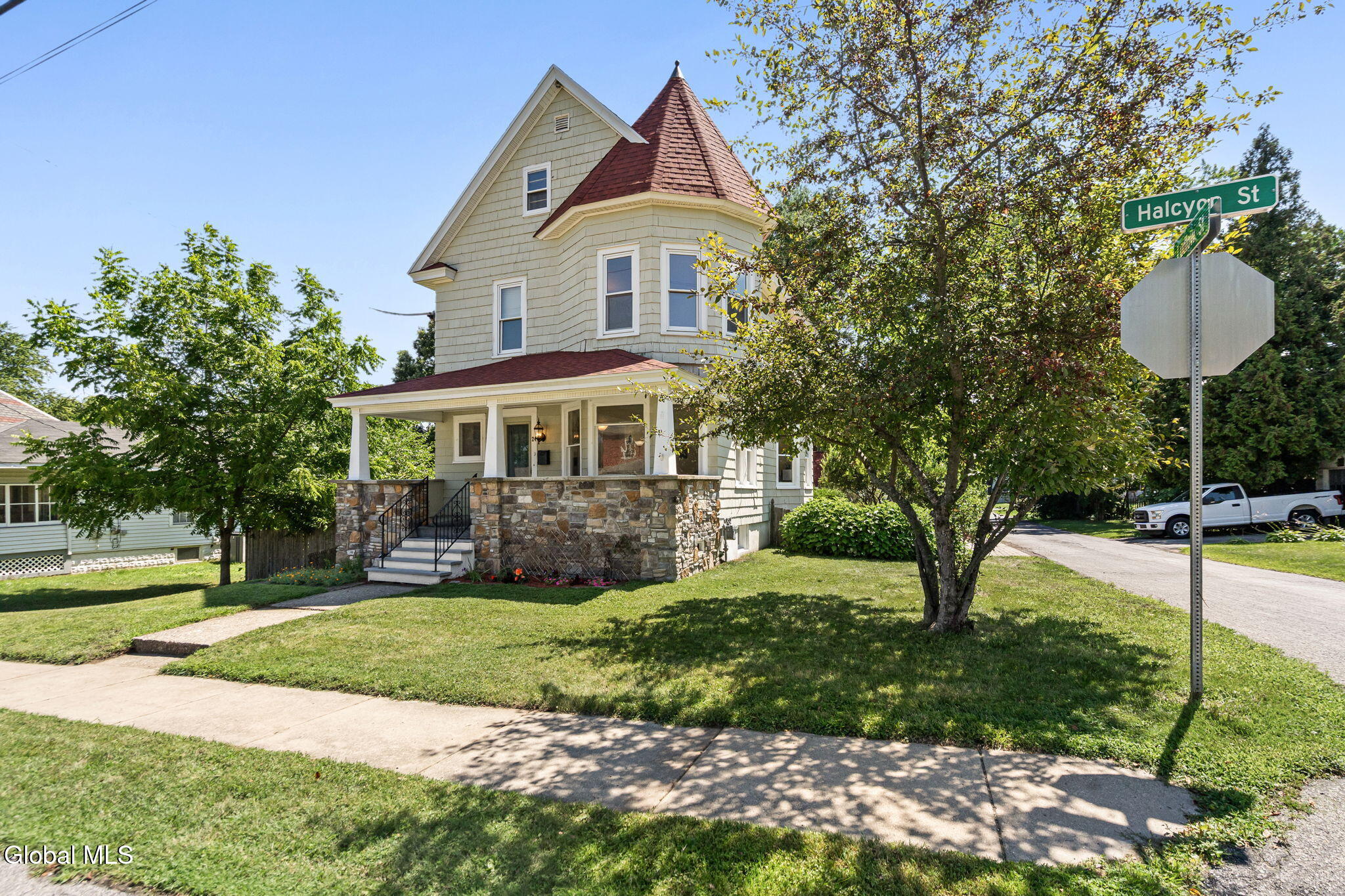 24 Halcyon Street Scotia NY 12302