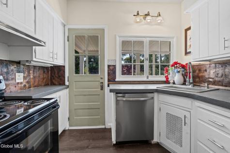 24 Halcyon Street Scotia NY 12302