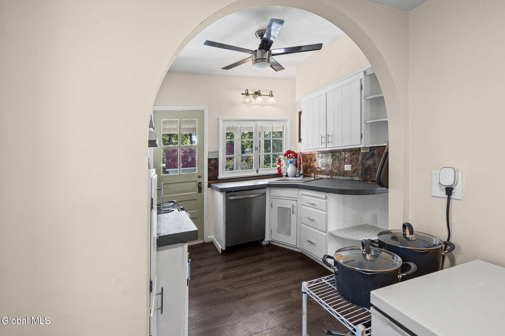 24 Halcyon Street Scotia NY 12302