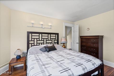 24 Halcyon Street Scotia NY 12302