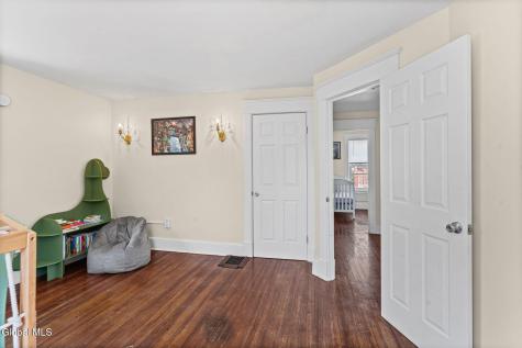 24 Halcyon Street Scotia NY 12302