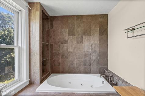 24 Halcyon Street Scotia NY 12302