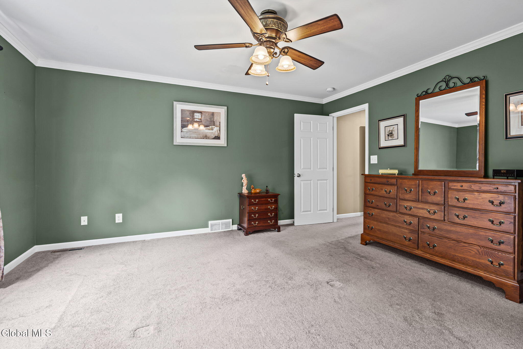 19 Revere Run Mechanicville NY 12118